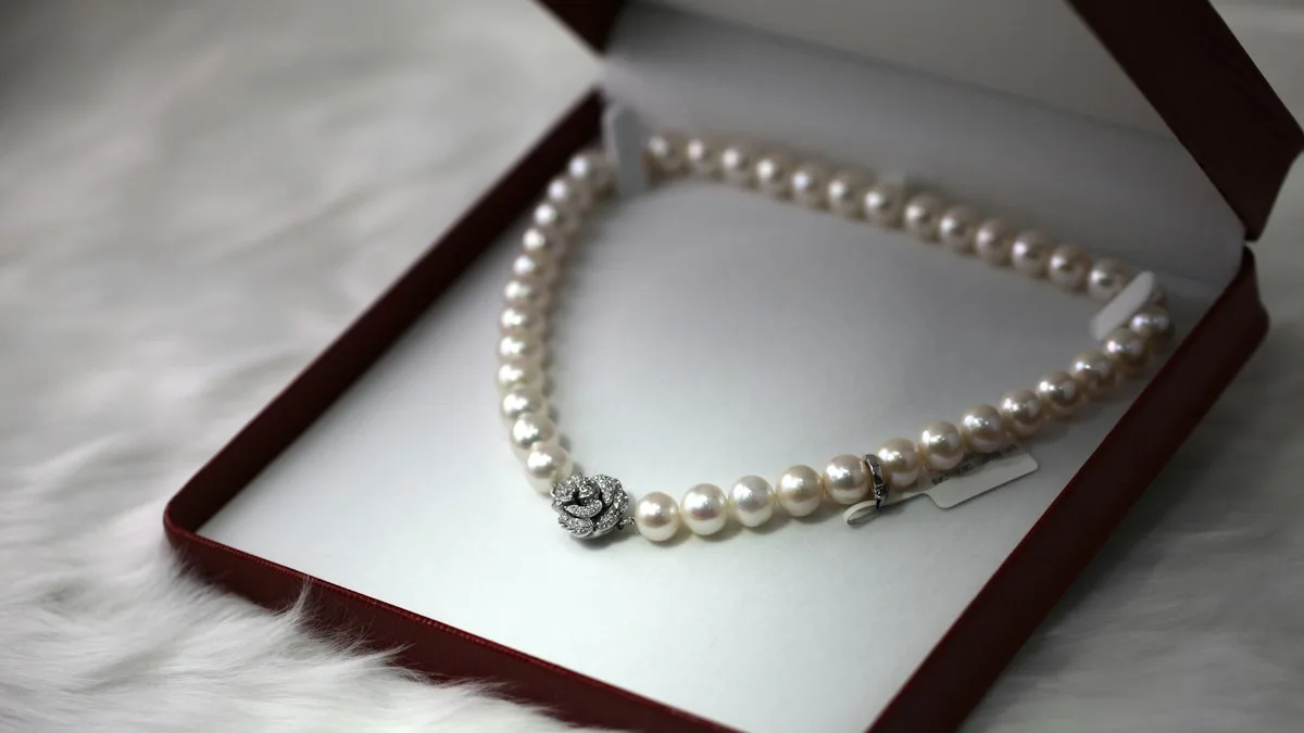 Pulseirismo Feminino: Como Montar um Mix de Pulseiras Harmonioso e Moderno